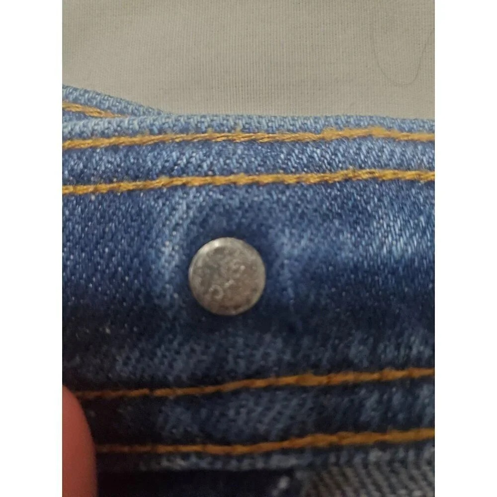 Levis waist 44